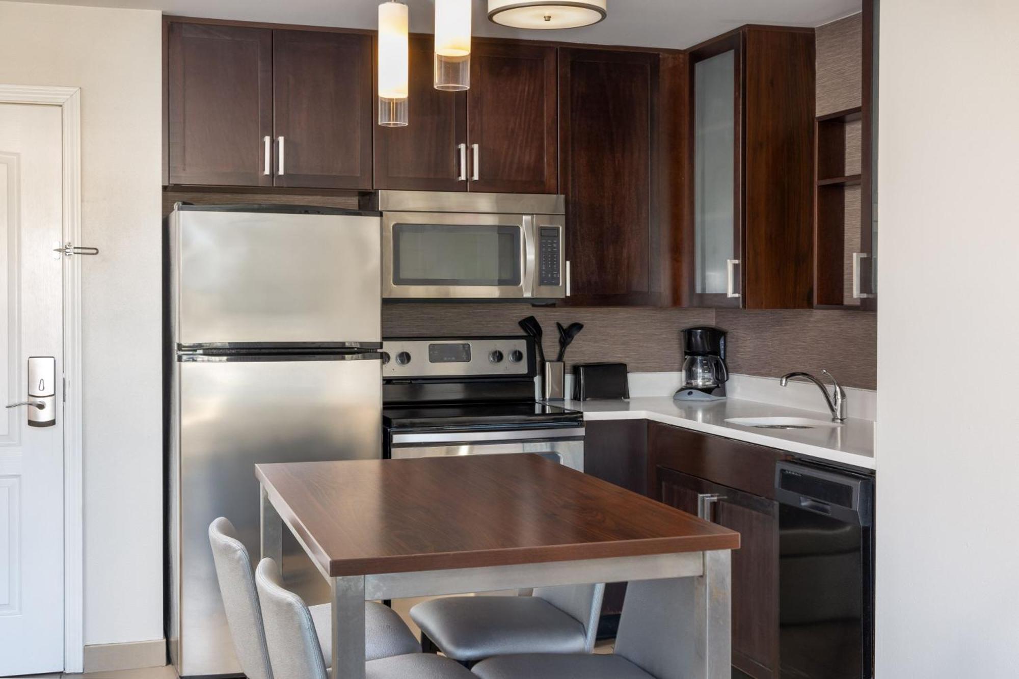 By Marriott Youngstown Warren/niles Hotel Niles