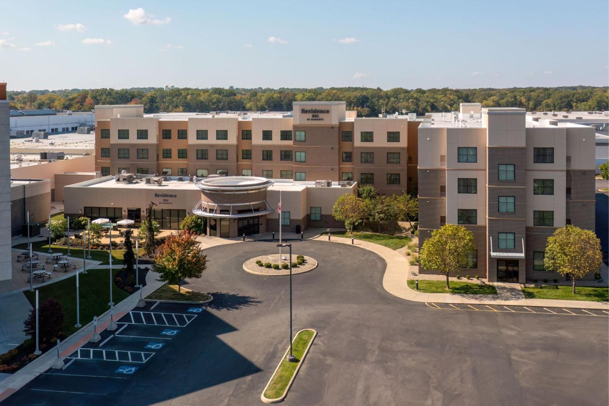 By Marriott Youngstown Warren/niles Hotel Niles